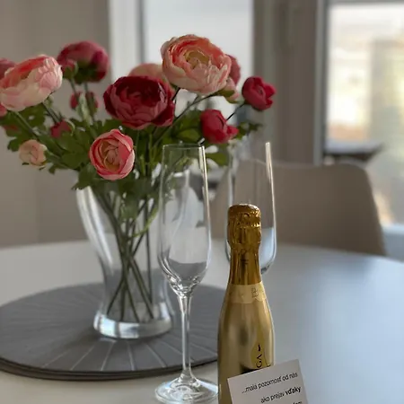 Apartamento View From 27th Floor, Free Parking, Keyless Bratislava