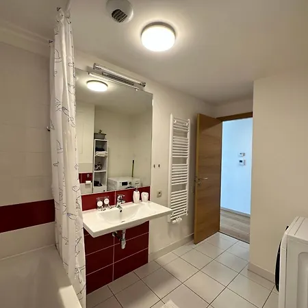 View From 27th Floor, Free Parking, Keyless Apartamento Bratislava