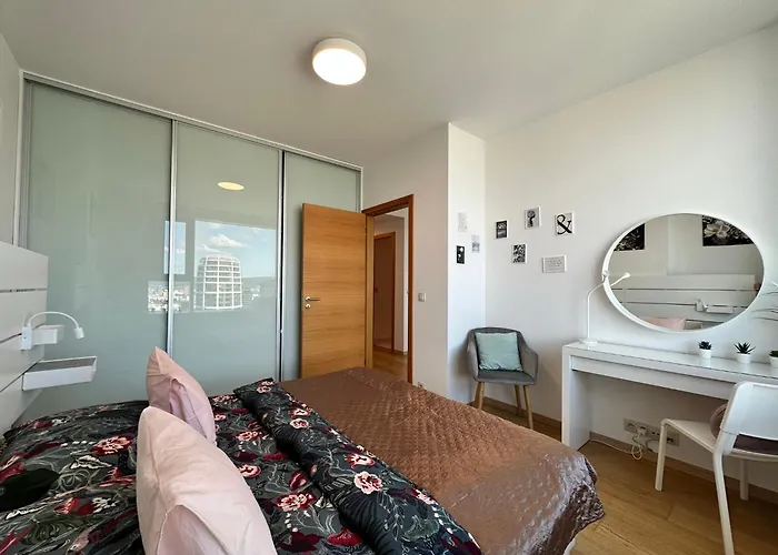 View From 27th Floor, Free Parking, Keyless Apartmán