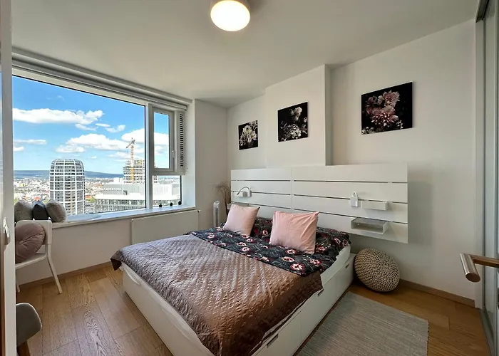 View From 27th Floor, Free Parking, Keyless