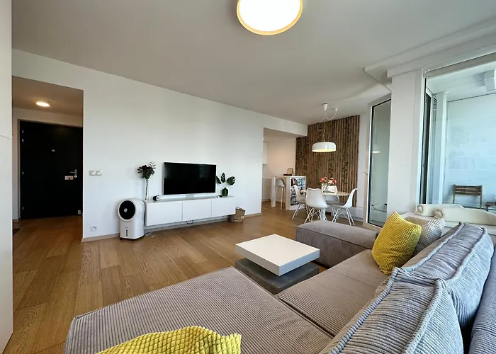 View From 27th Floor, Free Parking, Keyless * 브라티슬라바