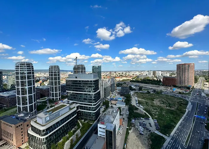 View From 27th Floor, Free Parking, Keyless * 브라티슬라바