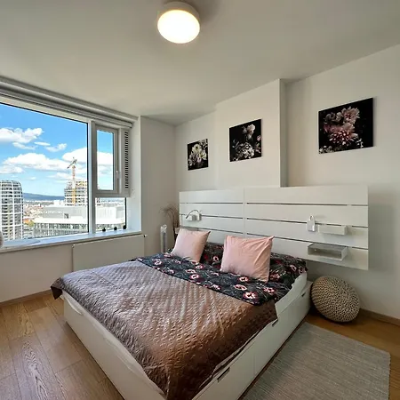 View From 27th Floor, Free Parking, Keyless